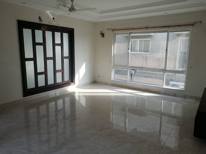 1 KANAL SLIGHTLY USED UPPER PORTION IS AVAILABLE FOR RENT ON TOP LOCATION OF VALENCIA TOWN LAHORE 8
