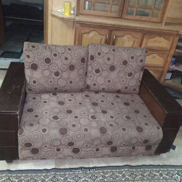 7 seater sofa used,need to be polished 0