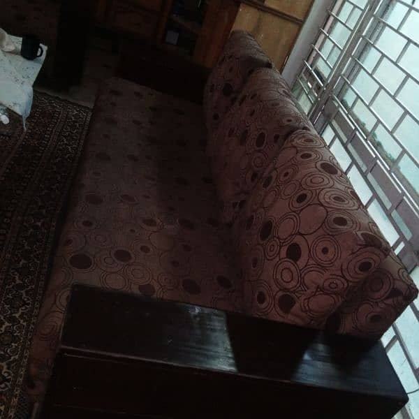 7 seater sofa used,need to be polished 1