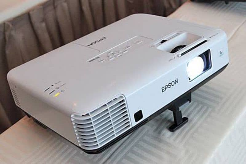 High Quality Projectors On Rental available 3