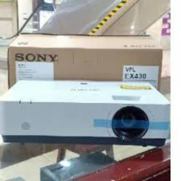 High Quality Projectors On Rental available 6
