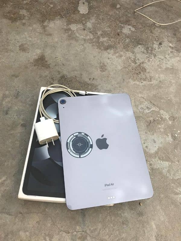 I pad air5th generation M1 chep  64GB 0