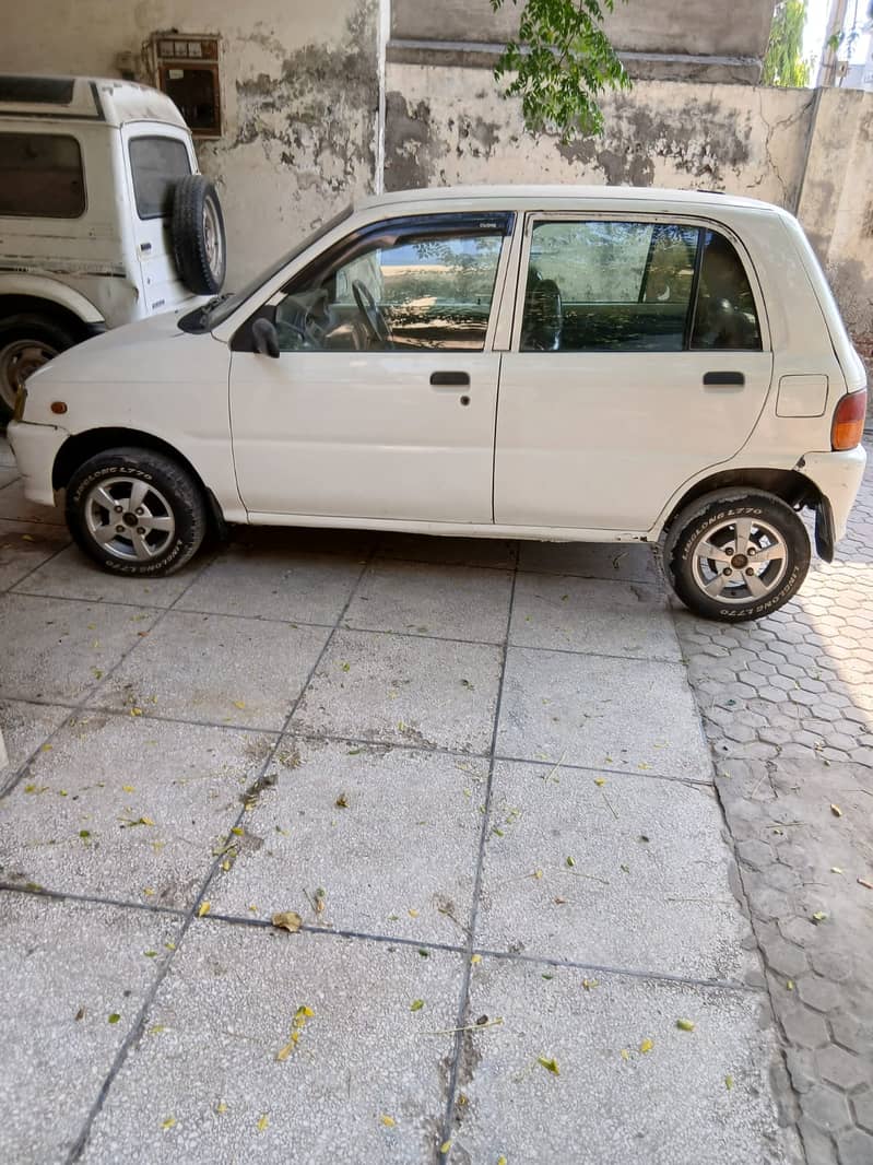 Daihatsu Cuore 2003 3