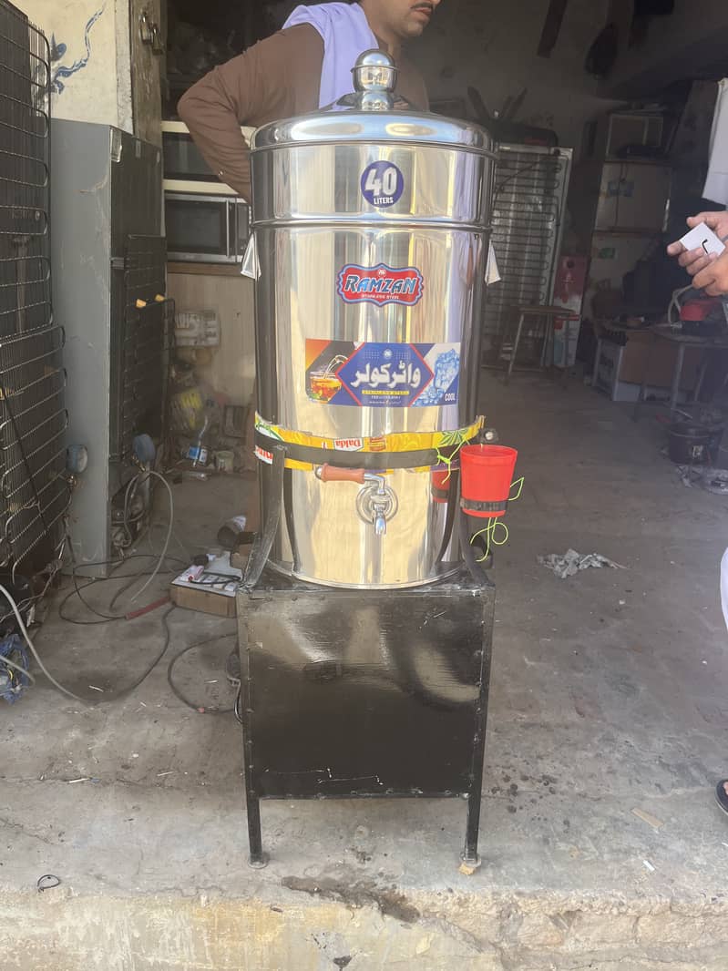 Stainless Steel Body Water Cooler Installed Cooling Compressor 40L 0