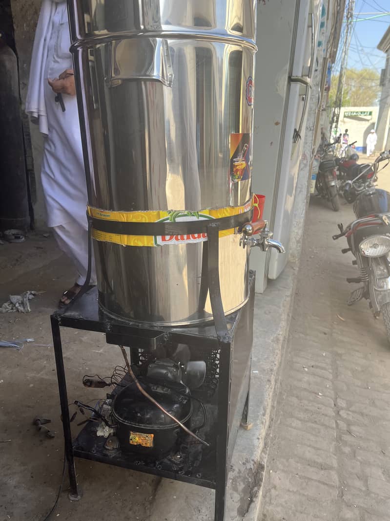 Stainless Steel Body Water Cooler Installed Cooling Compressor 40L 1