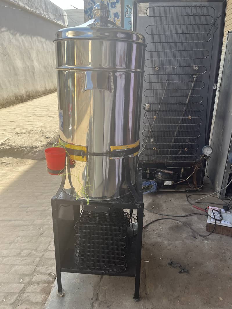 Stainless Steel Body Water Cooler Installed Cooling Compressor 40L 2