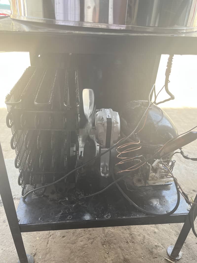 Stainless Steel Body Water Cooler Installed Cooling Compressor 40L 5