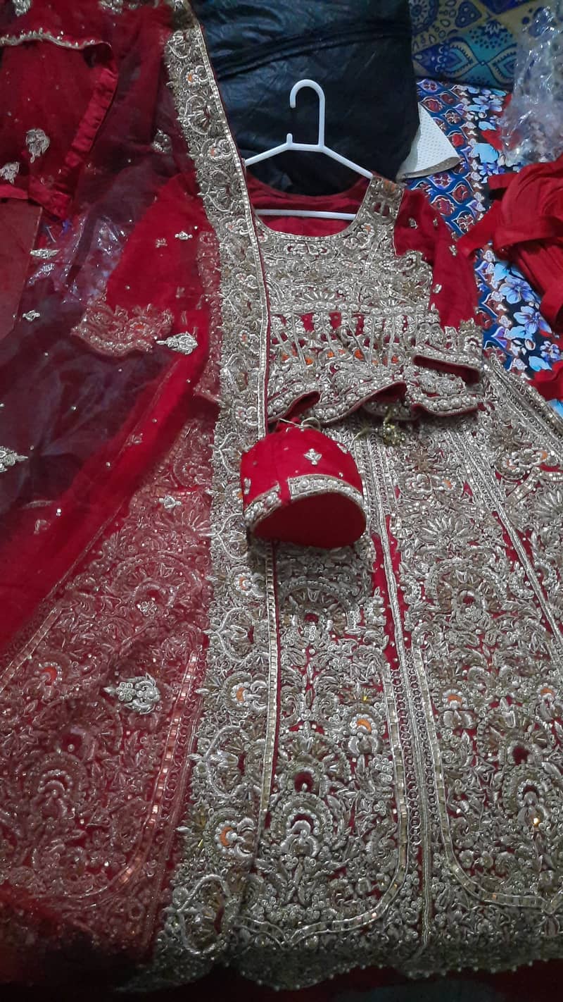 Bridal Tail Lehnga with Embellished Pouch – Worn Once 0
