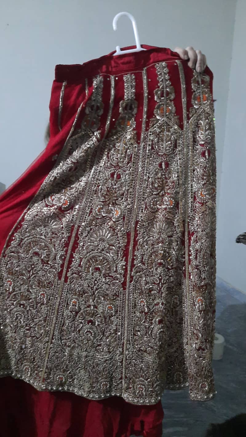 Bridal Tail Lehnga with Embellished Pouch – Worn Once 5