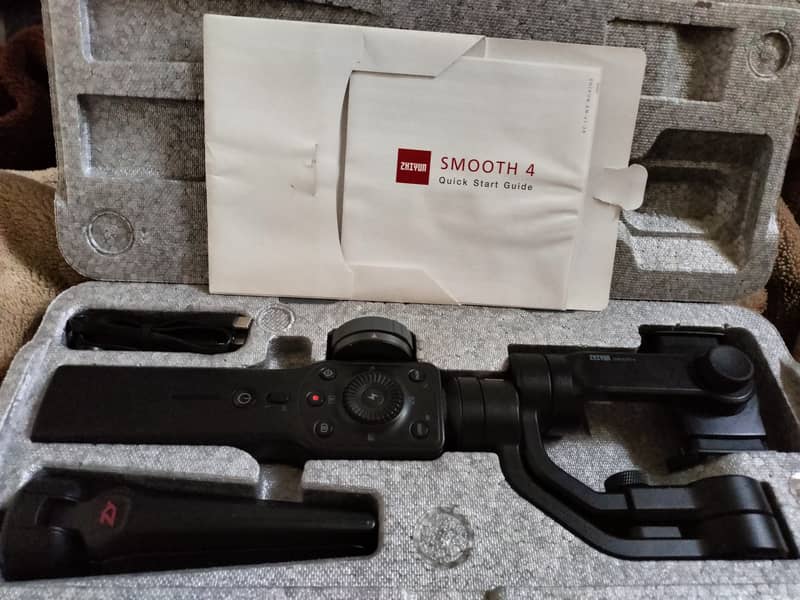 Rs 19,999 Zhiyun smooth 3