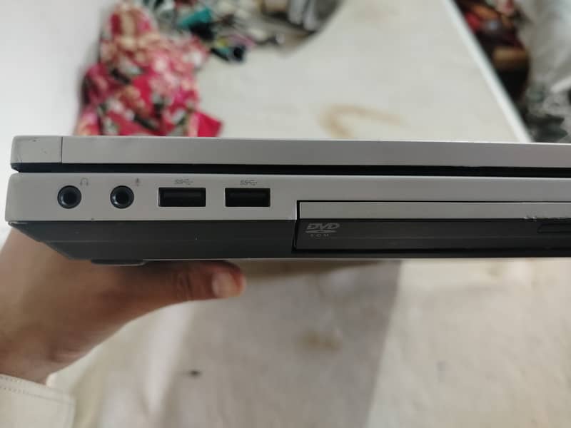 HP Elite book 8570p DDR 3 Ram 8gb SSD 256 GB HDD 320 gb 10