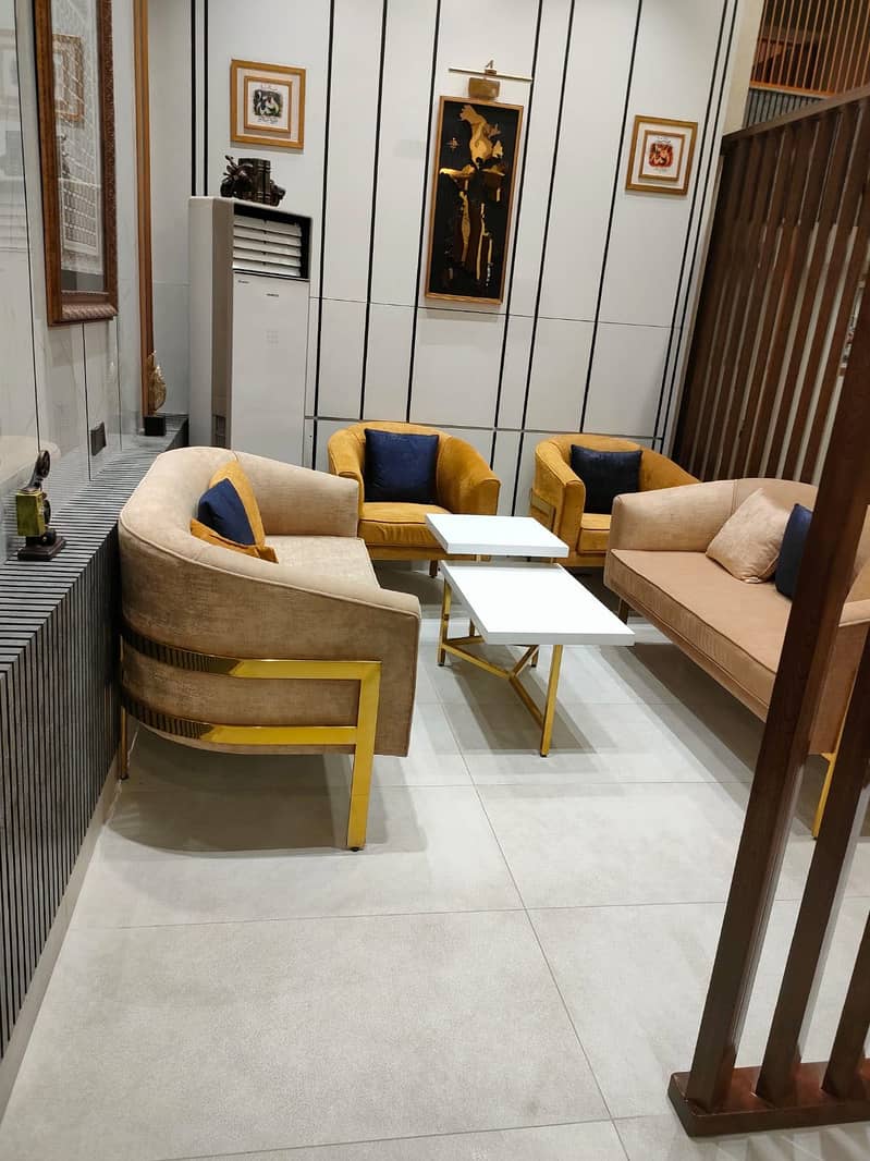 Beautiful 4 Bed Drawing Lounge Corner Facing Appartment 0