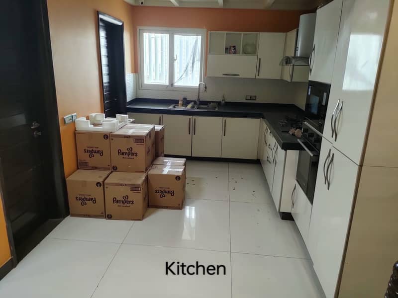 Beautiful 4 Bed Drawing Lounge Corner Facing Appartment 2