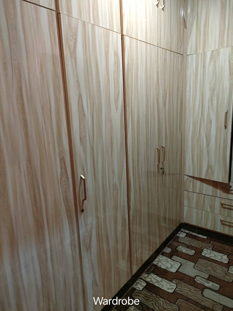 Beautiful 4 Bed Drawing Lounge Corner Facing Appartment 3