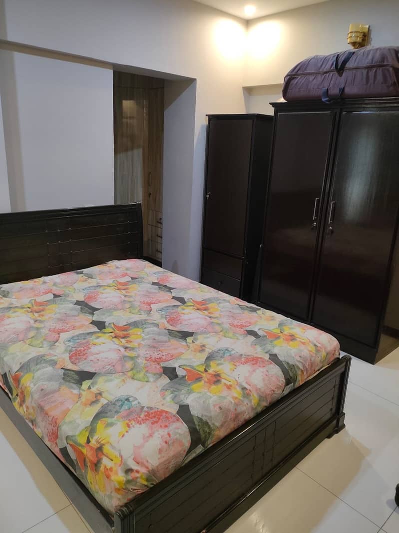 Beautiful 4 Bed Drawing Lounge Corner Facing Appartment 11
