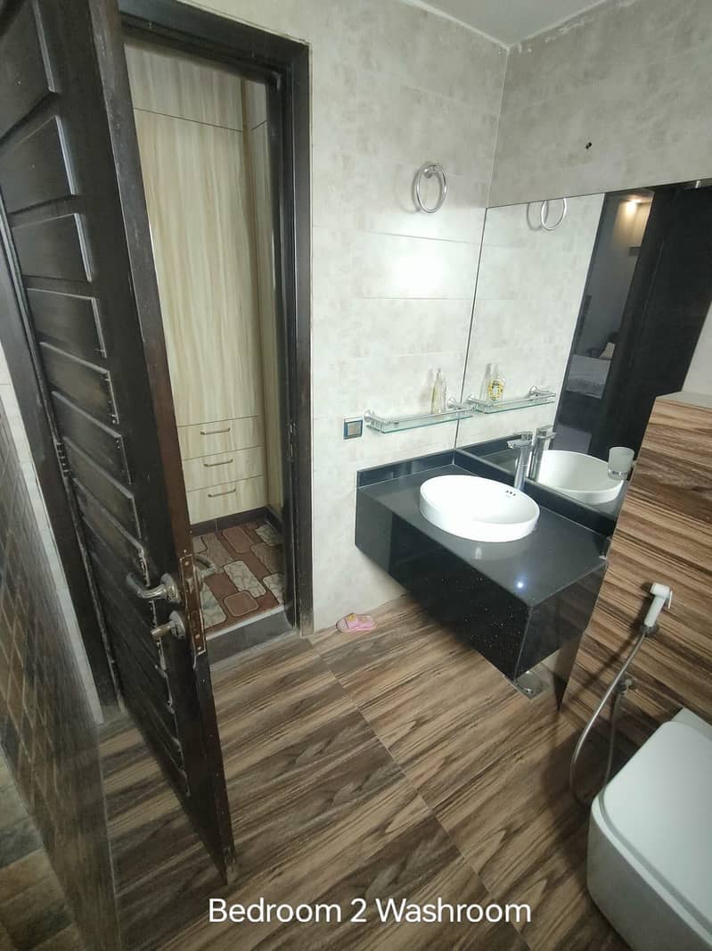 Beautiful 4 Bed Drawing Lounge Corner Facing Appartment 16
