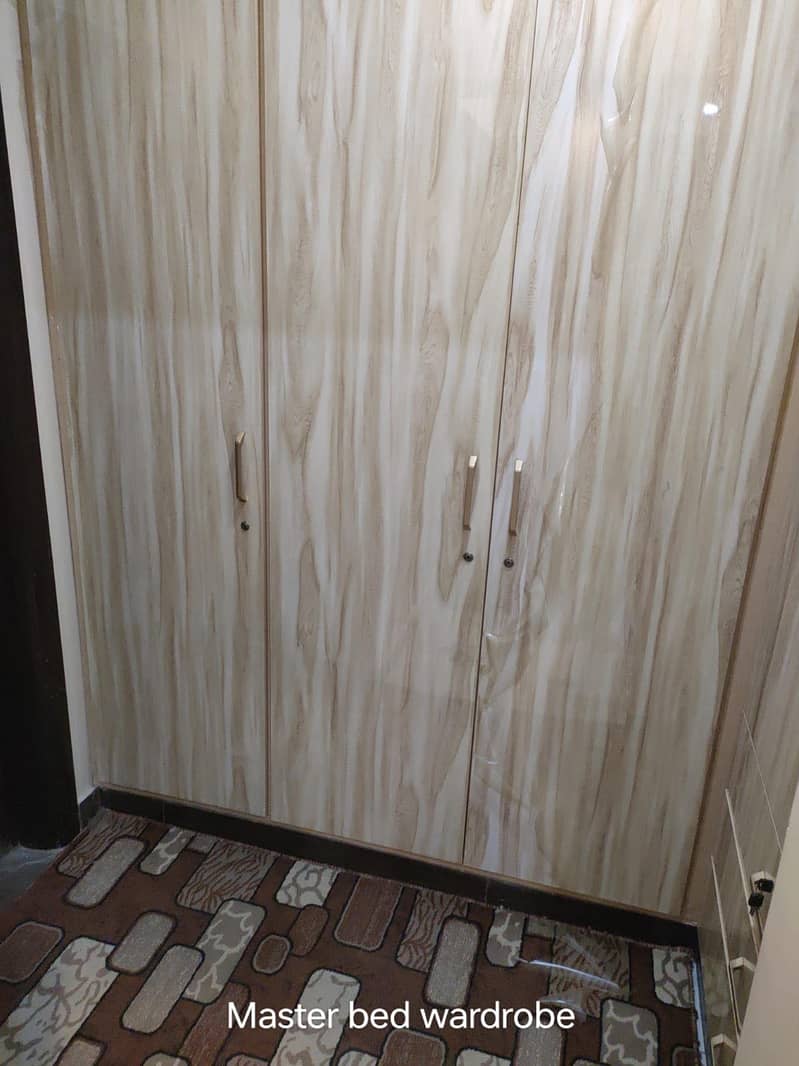 Beautiful 4 Bed Drawing Lounge Corner Facing Appartment 18