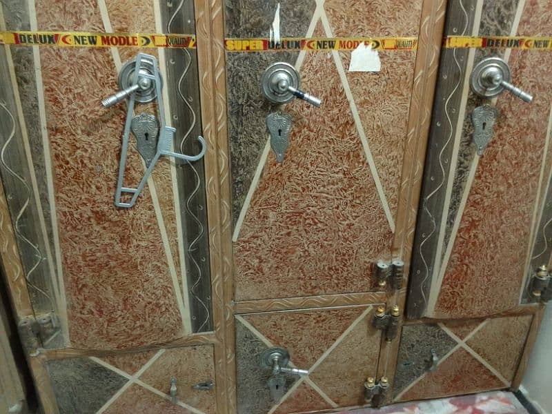 Super deluxe Triple-door metal wardrobe 1