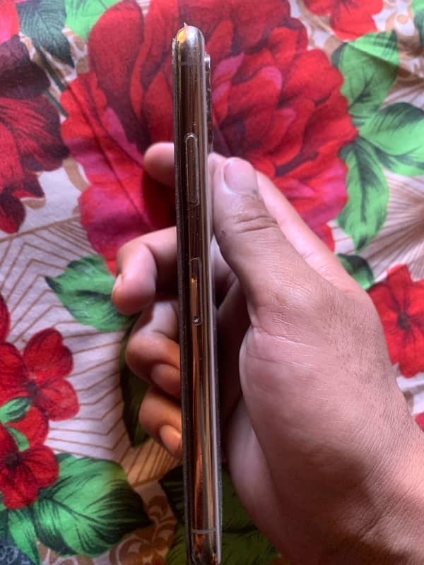 i phone Xs 1