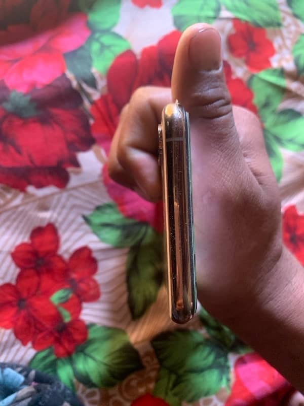 i phone Xs 5
