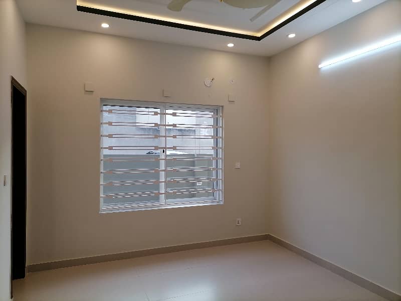 A Great Choice For A 10 Marla Lower Portion Available In Bahria Town Phase 5 0