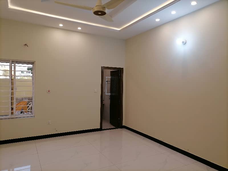 A Great Choice For A 10 Marla Lower Portion Available In Bahria Town Phase 5 4