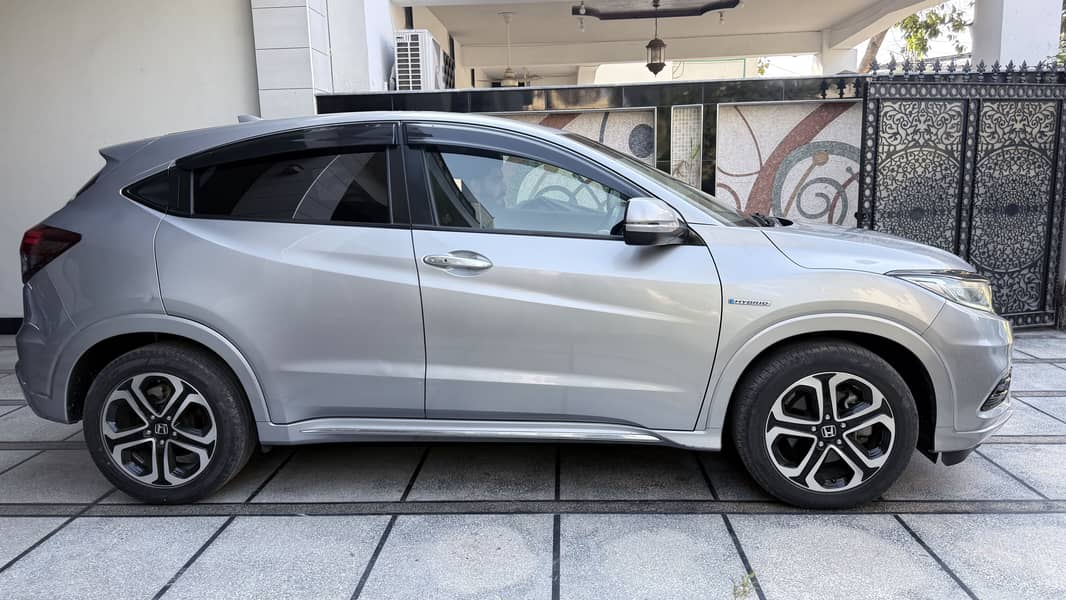 Honda vezel hybrid AWD 3