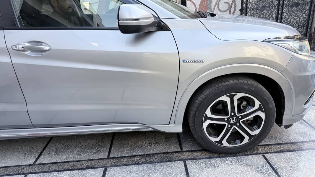 Honda vezel hybrid AWD 10