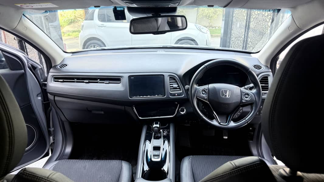 Honda vezel hybrid AWD 12