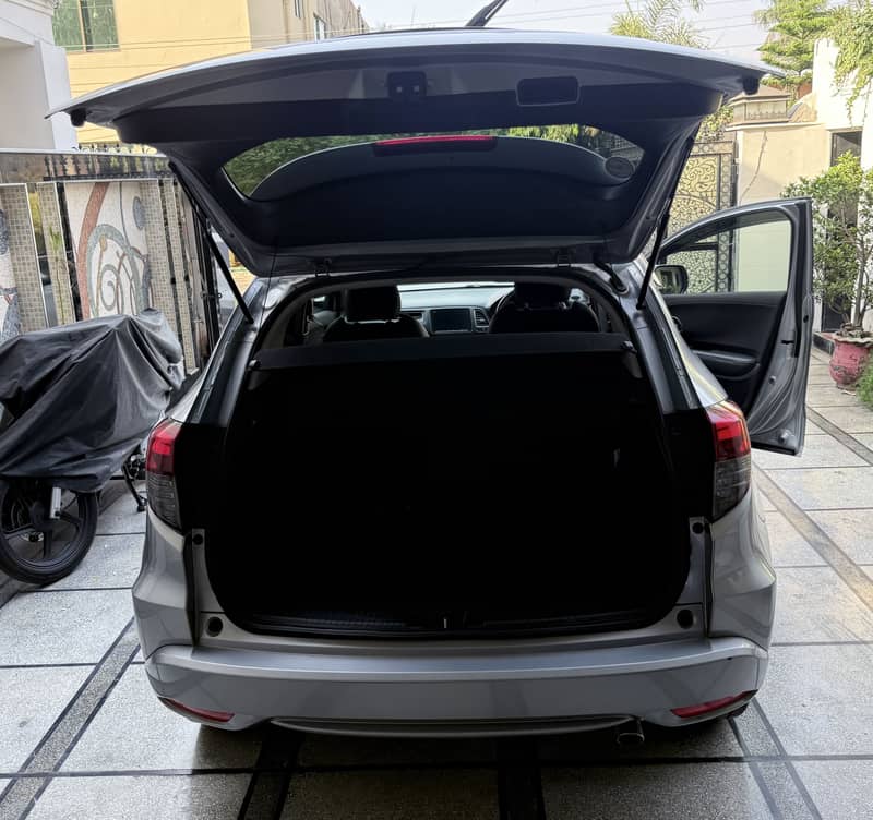 Honda vezel hybrid AWD 13