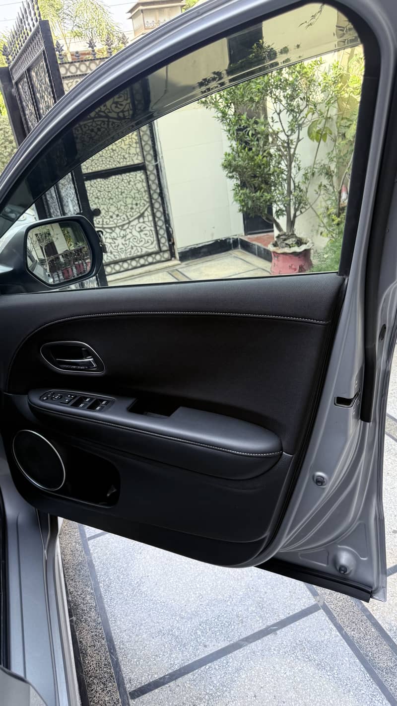 Honda vezel hybrid AWD 17