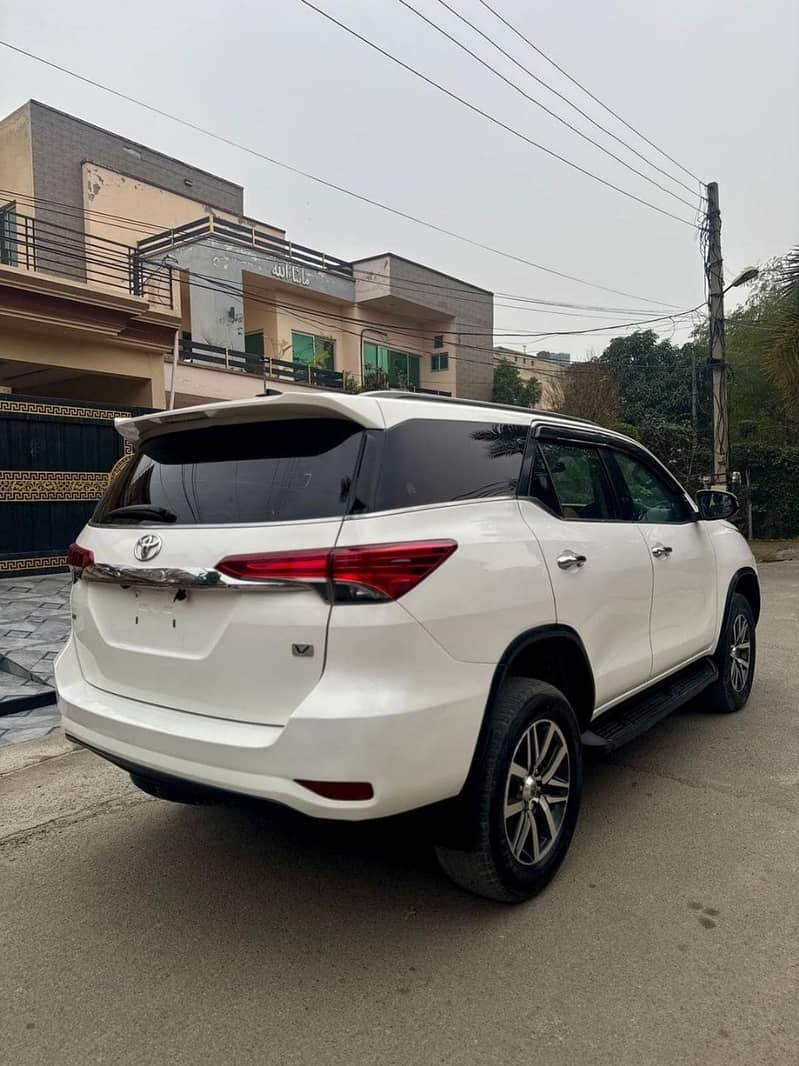 Self Rent a car service Lahore to all Pakistan | One way drop Service 18