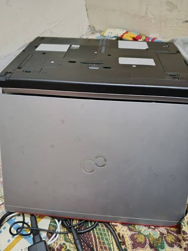 Fujitsu Core i5 6Th generation 3