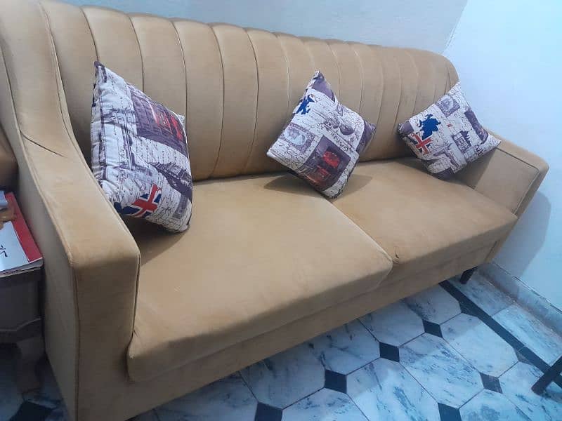 Premium Condition Sofa set at Good Price 0