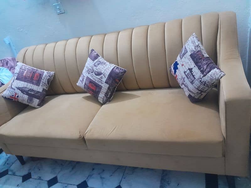 Premium Condition Sofa set at Good Price 1
