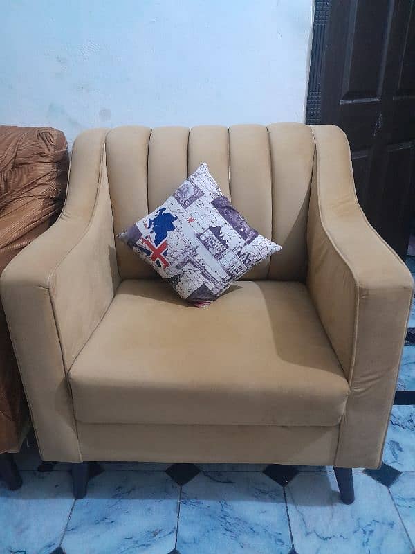 Premium Condition Sofa set at Good Price 3