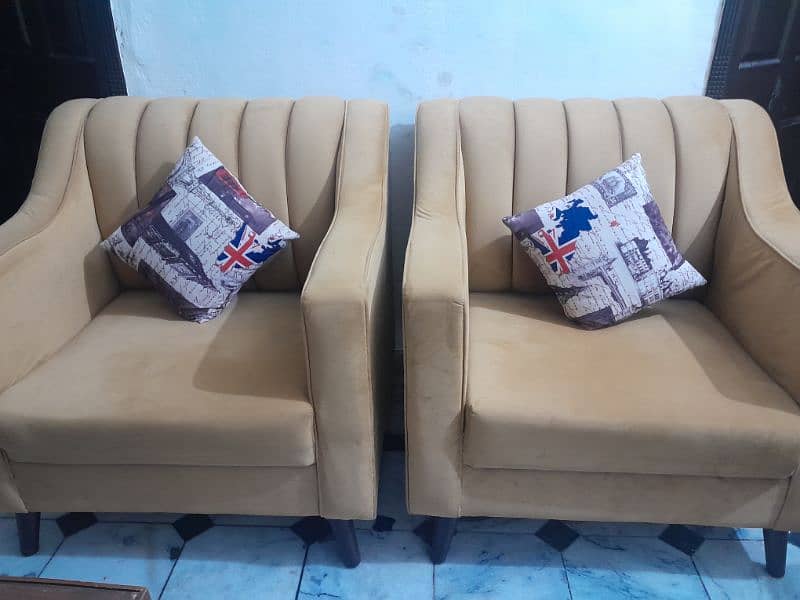 Premium Condition Sofa set at Good Price 4