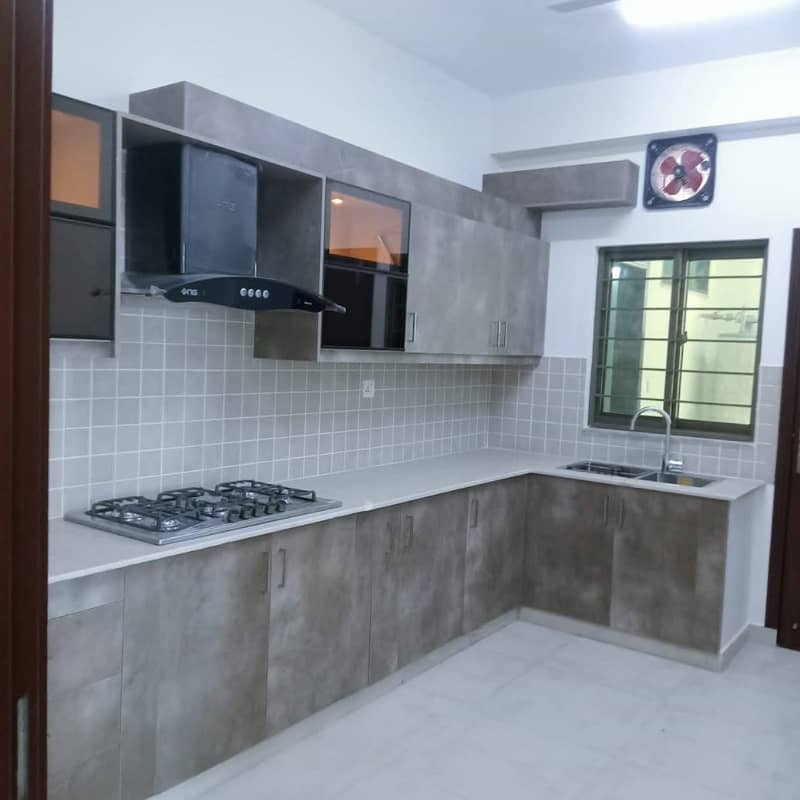 10 Marla 3 Bedrooms Lake View Flat Available For Sale 3