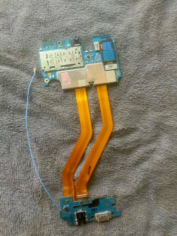 Samsung A20 bord with charging port 0