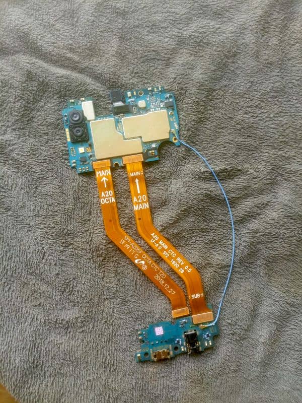 Samsung A20 bord with charging port 1