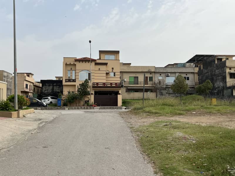 7 Marla Prime Location Plot For Sale In Abu Bakar Block Phase 8 Bahria Town 3