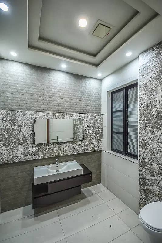 1 kanal Beautiful Upper Portion Available For Rent In DHA 6 5
