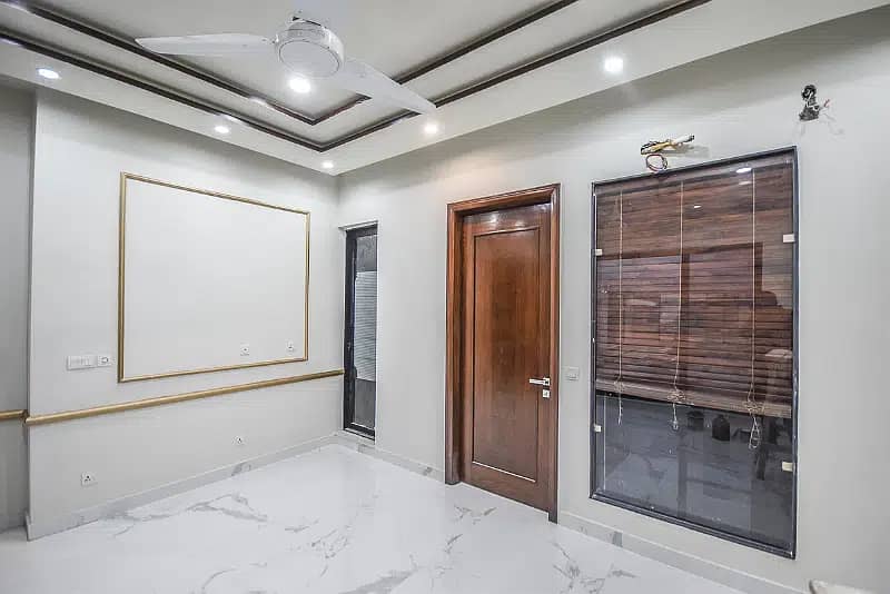 1 kanal Beautiful Upper Portion Available For Rent In DHA 6 7