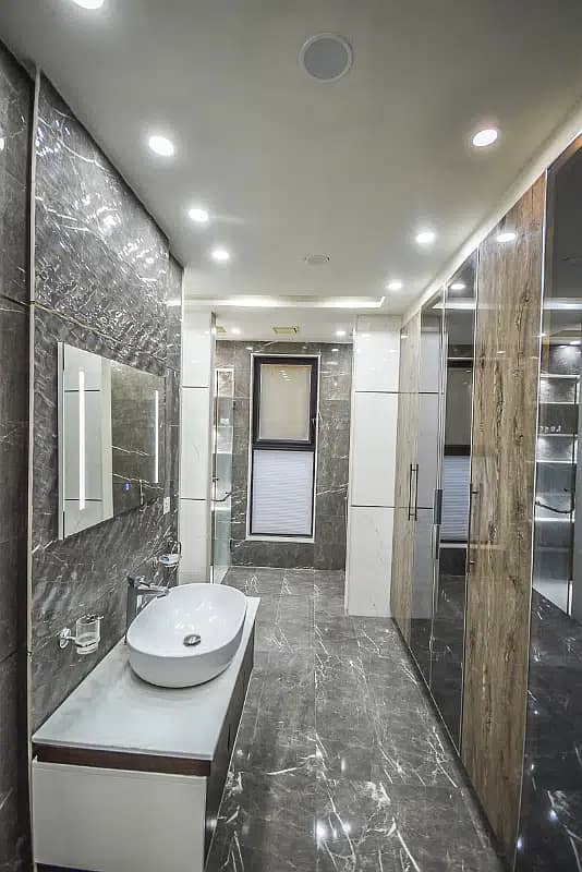 1 kanal Beautiful Upper Portion Available For Rent In DHA 6 12