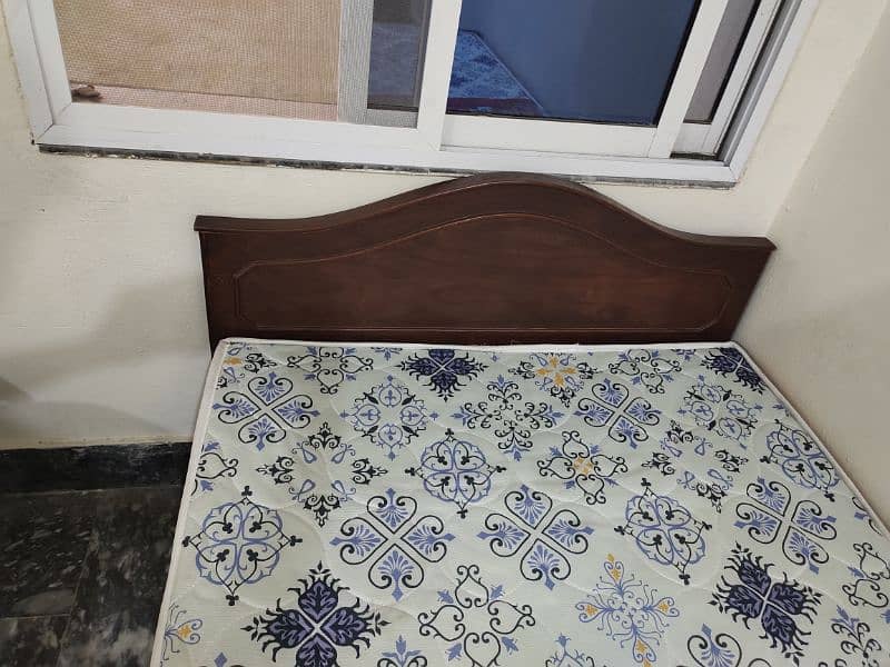 single bed with new matress 0