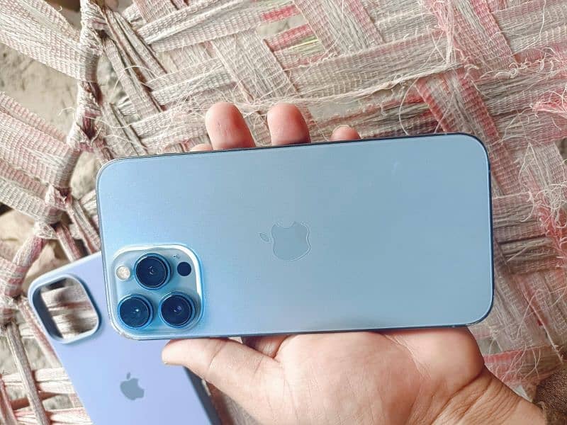 iPhone 13 Pro Max jv 1