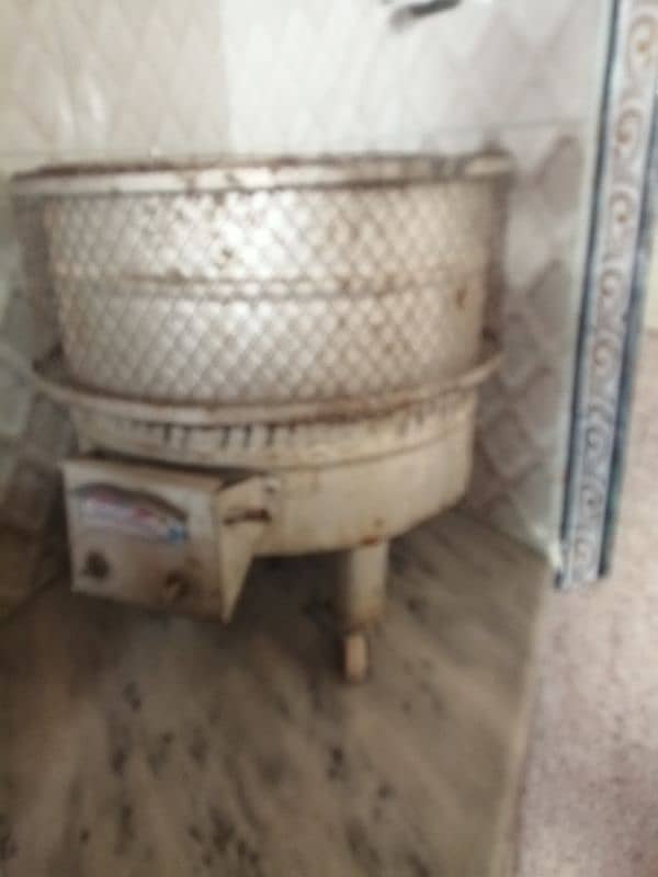 iron tandoor in good condition 0