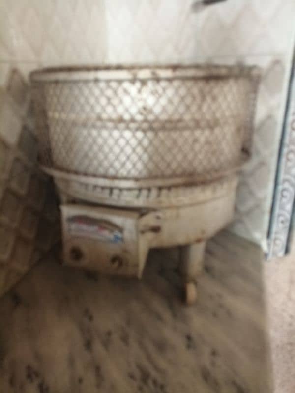 iron tandoor in good condition 1