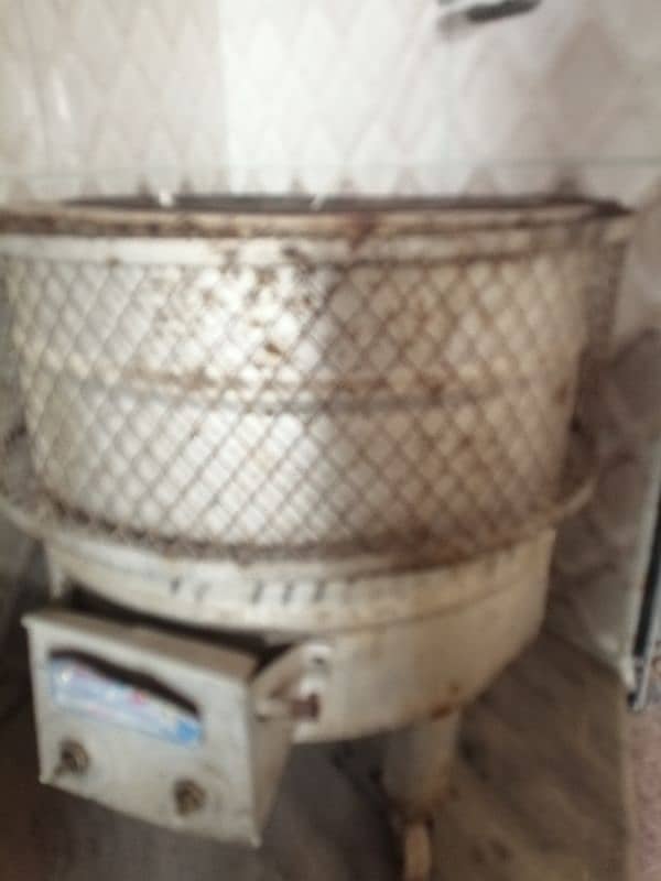 iron tandoor in good condition 3