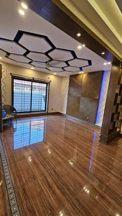 14 Marla Double Unit House For Rent
